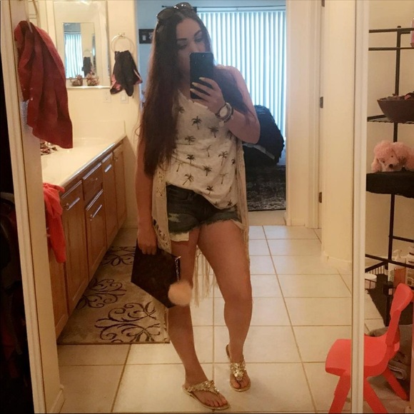 Meet your Posher, Amanda - Picture 7 of 8